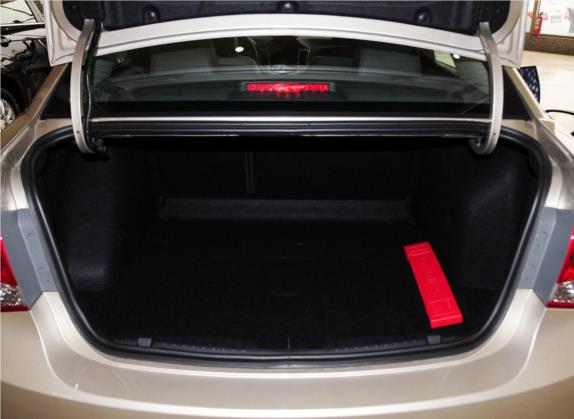 科鲁兹 2013款 1.8L SE AT 车厢座椅   后备厢