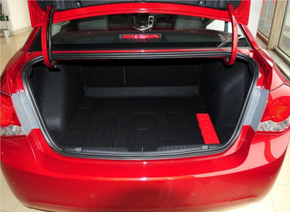 科鲁兹 2013款 1.8L SX AT 车厢座椅   后备厢