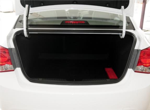 科鲁兹 2013款 1.6L SL天窗版 MT 车厢座椅   后备厢