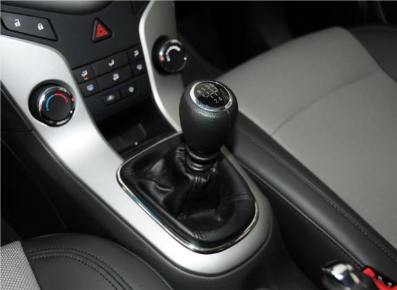 科鲁兹 2013款 1.6L SL天窗版 MT 中控类   挡把