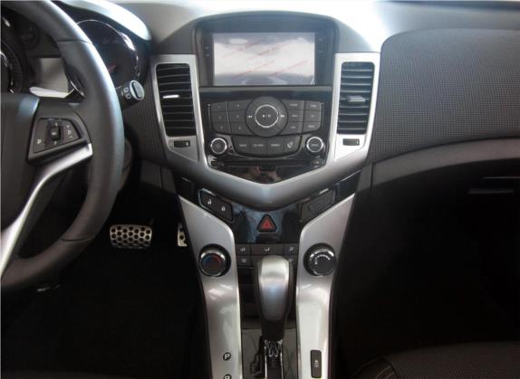 科鲁兹 2013款 掀背 1.6T 自动旗舰型 中控类   中控台
