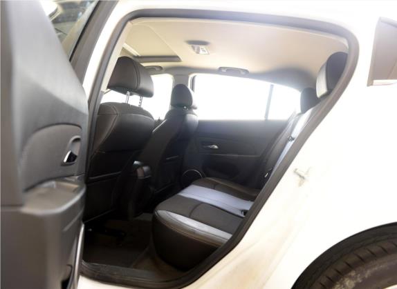 科鲁兹 2013款 掀背 1.6T 自动旗舰型 车厢座椅   后排空间