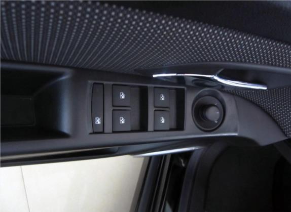 科鲁兹 2013款 掀背 1.6T 自动旗舰型 车厢座椅   门窗控制