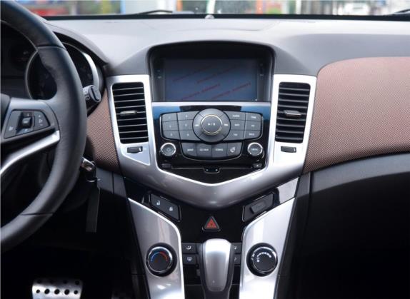 科鲁兹 2013款 掀背 1.6L 自动豪华型 中控类   中控台
