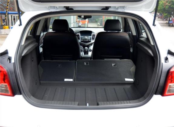 科鲁兹 2013款 掀背 1.6L 自动豪华型 车厢座椅   后备厢