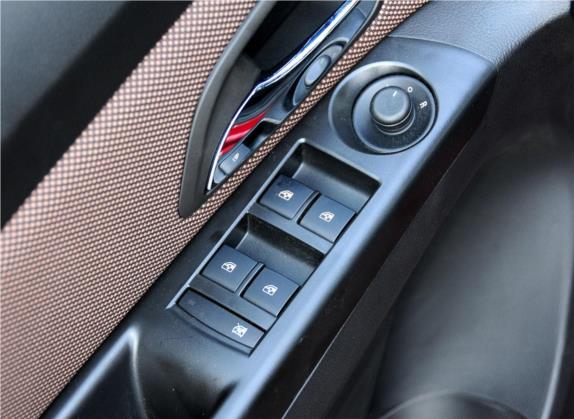 科鲁兹 2013款 掀背 1.6L 手动豪华型 车厢座椅   门窗控制
