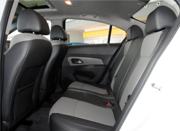 科鲁兹 2014款 1.6L SL百万纪念版 MT 车厢座椅   后排空间