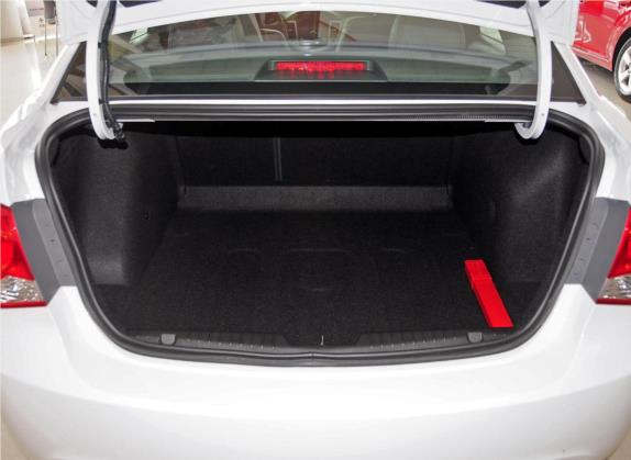 科鲁兹 2014款 1.6L SL百万纪念版 MT 车厢座椅   后备厢