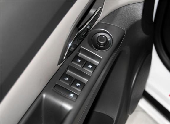 科鲁兹 2014款 1.6L SL百万纪念版 MT 车厢座椅   门窗控制