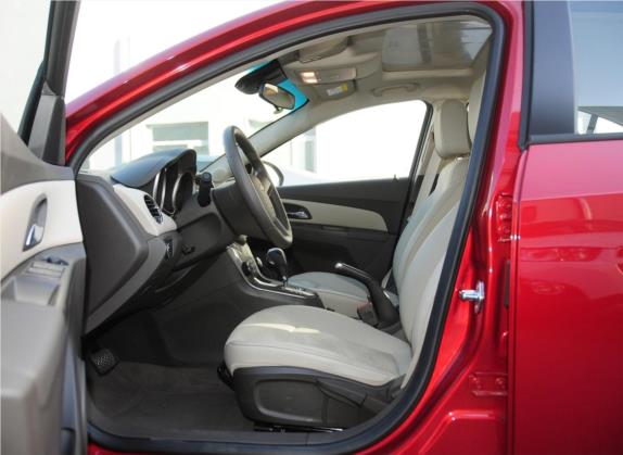 科鲁兹 2015款 1.5L 经典 SE AT 车厢座椅   前排空间