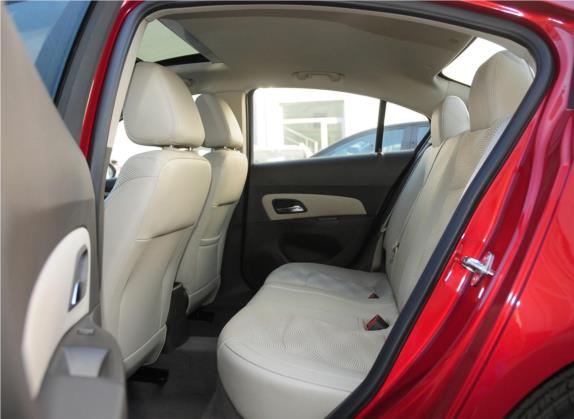 科鲁兹 2015款 1.5L 经典 SE AT 车厢座椅   后排空间