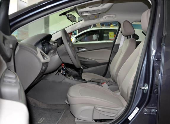 科鲁兹 2015款 1.5L 手动时尚版 车厢座椅   前排空间