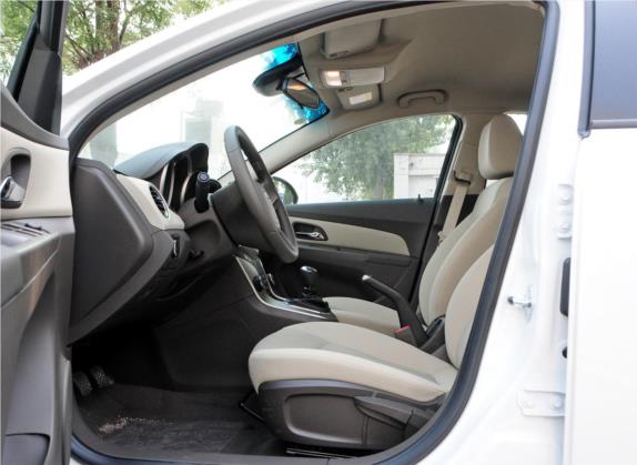科鲁兹 2015款 1.5L 经典 SL MT 车厢座椅   前排空间