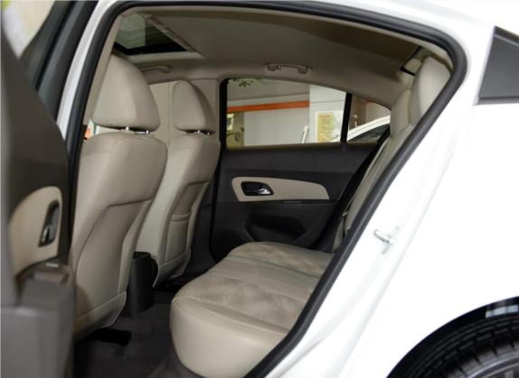 科鲁兹 2015款 1.5L 经典 SE MT 车厢座椅   后排空间