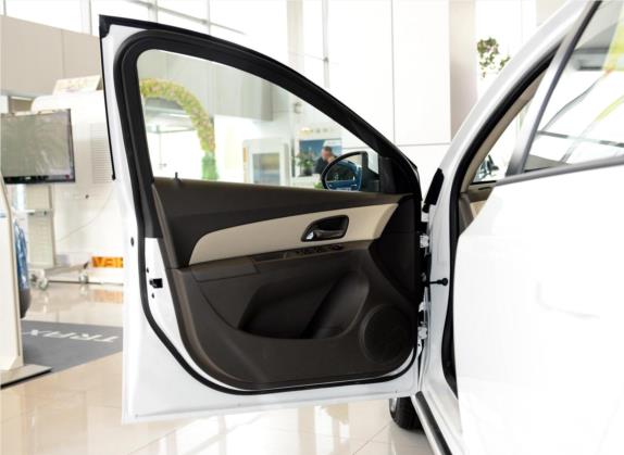 科鲁兹 2015款 1.5L 经典 SE MT 车厢座椅   前门板