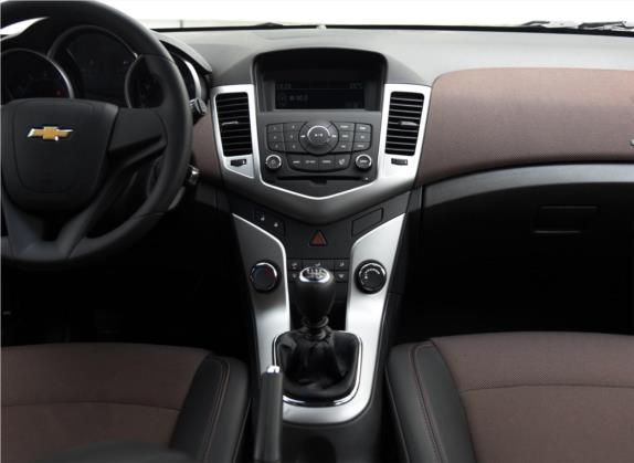 科鲁兹 2015款 掀背 1.6L 手动舒适版 中控类   中控台