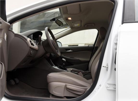 科鲁兹 2016款 1.5L 手动时尚版 车厢座椅   前排空间