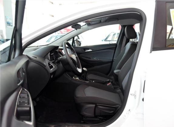 科鲁兹 2017款 1.5L 手动先锋版 车厢座椅   前排空间