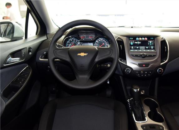 科鲁兹 2017款 1.5L 自动先锋天窗版 中控类   驾驶位