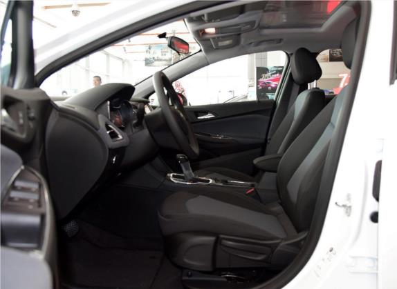 科鲁兹 2017款 1.5L 自动先锋天窗版 车厢座椅   前排空间