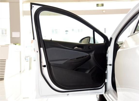 科鲁兹 2017款 1.5L 自动先锋天窗版 车厢座椅   前门板