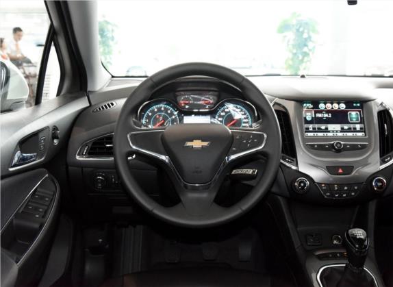 科鲁兹 2017款 1.5L 手动炫锋版 中控类   驾驶位