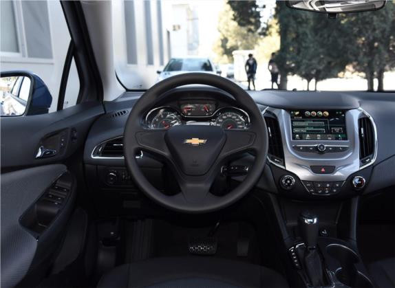 科鲁兹 2017款 1.5L 两厢 自动先锋天窗版 中控类   驾驶位