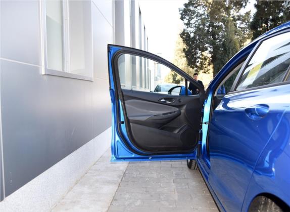 科鲁兹 2017款 1.5L 两厢 自动先锋天窗版 车厢座椅   前门板