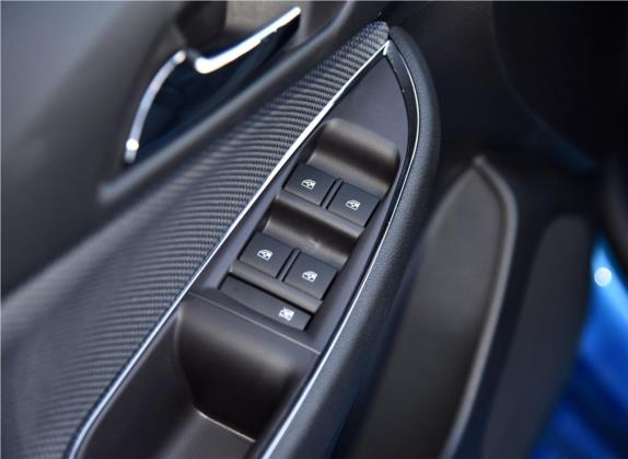 科鲁兹 2017款 1.5L 两厢 自动先锋天窗版 车厢座椅   门窗控制
