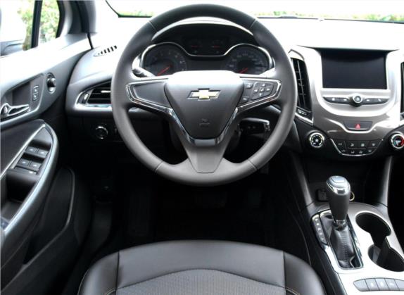 科鲁兹 2017款 1.5L 两厢 自动炫锋版 中控类   驾驶位