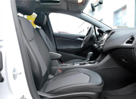 科鲁兹 2017款 1.5L 两厢 自动炫锋版 车厢座椅   前排空间