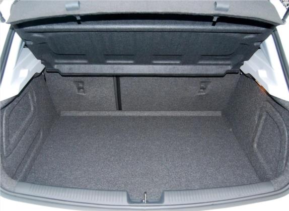 科鲁兹 2017款 1.5L 两厢 自动炫锋版 车厢座椅   后备厢