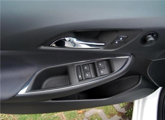 科鲁兹 2017款 1.5L 两厢 自动炫锋版 车厢座椅   门窗控制