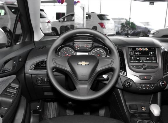 科鲁兹 2018款 320 手动先锋版 中控类   驾驶位