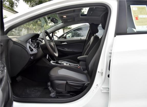 科鲁兹 2018款 320 自动先锋天窗版 车厢座椅   前排空间