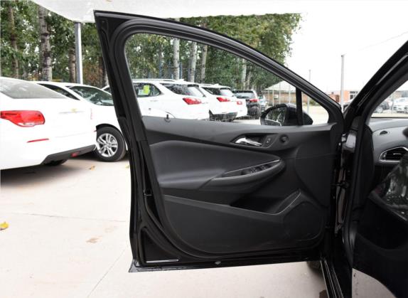 科鲁兹 2018款 320 手动炫锋版 车厢座椅   前门板