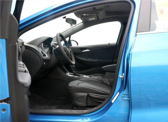 科鲁兹 2018款 320 自动炫锋都市版 车厢座椅   前排空间