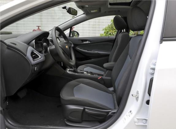 科鲁兹 2018款 改款 320 自动先锋版 车厢座椅   前排空间