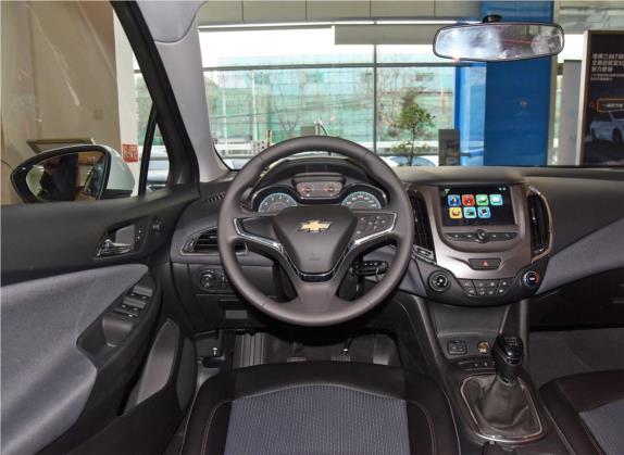 科鲁兹 2018款 改款 320 手动炫锋版 中控类   驾驶位