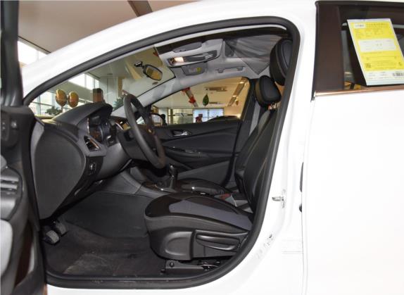 科鲁兹 2018款 改款 320 手动炫锋版 车厢座椅   前排空间