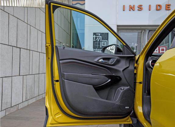 星迈罗 2022款 1.5T CVT RS蜂芒版 车厢座椅   前门板