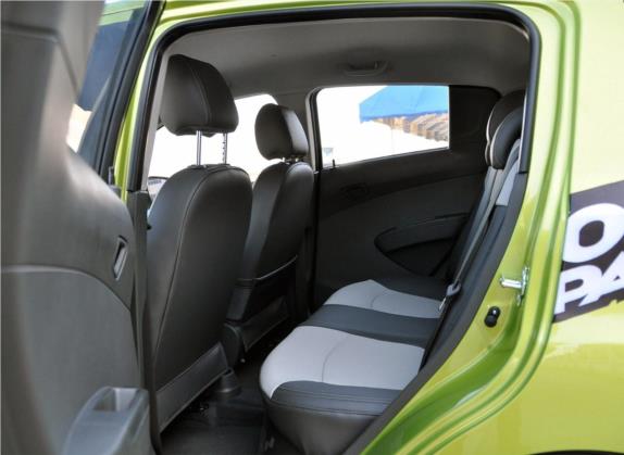 斯帕可 2011款 1.0 SX AT 车厢座椅   后排空间