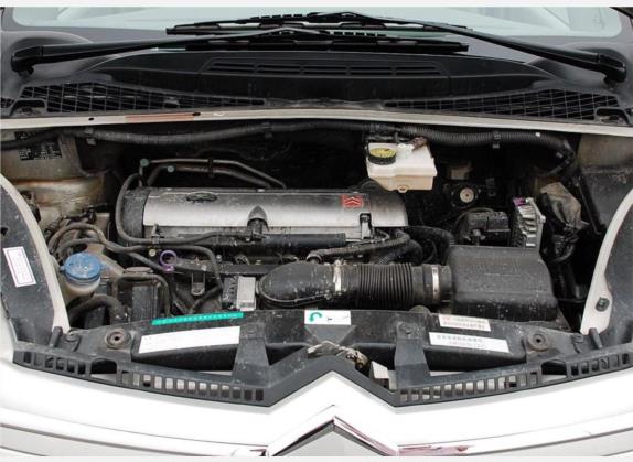 毕加索 2007款 2.0L 自动 其他细节类   发动机舱