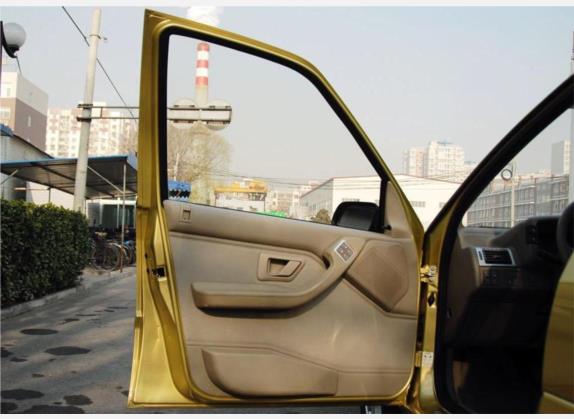富康 2007款 1.6L 手动16V 车厢座椅   前门板