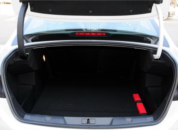 雪铁龙C4L 2013款 1.6THP 自动劲智版 车厢座椅   后备厢
