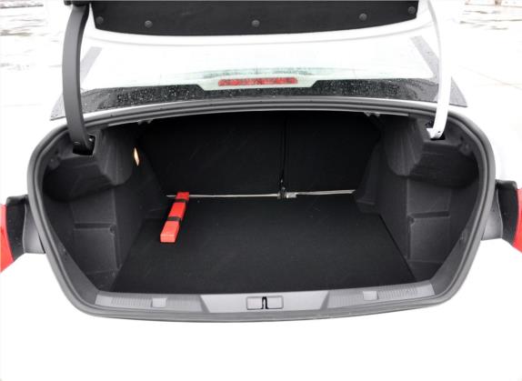 雪铁龙C4L 2013款 1.6L 手动劲享版 车厢座椅   后备厢