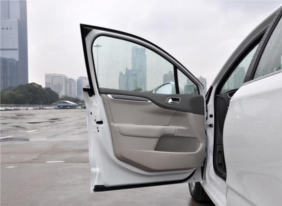 雪铁龙C4L 2013款 1.6L 手动劲享版 车厢座椅   前门板