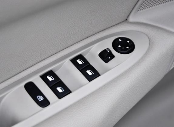 雪铁龙C4L 2013款 1.6L 手动劲享版 车厢座椅   门窗控制