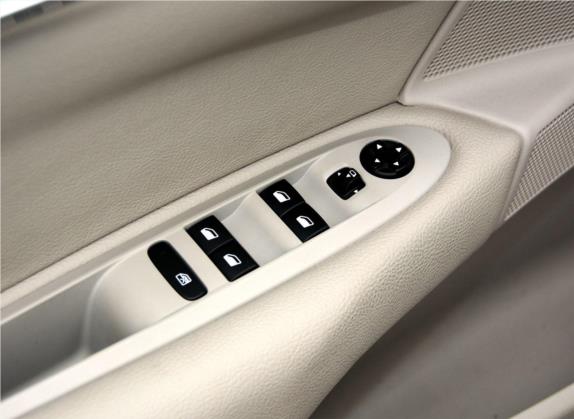 雪铁龙C4L 2013款 1.6L 手动劲智版 车厢座椅   门窗控制