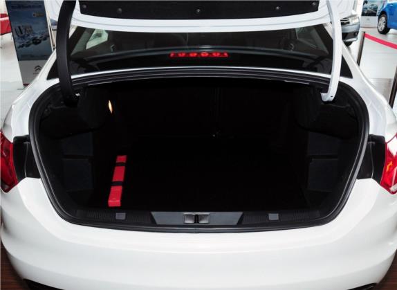 雪铁龙C4L 2013款 1.8L 手动劲享版 车厢座椅   后备厢